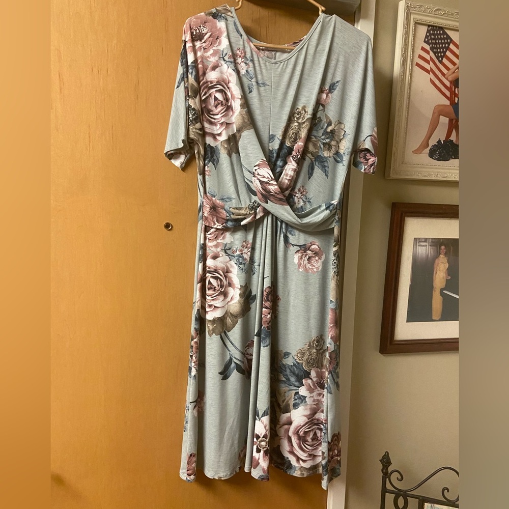 Short sleeve floral dress size large